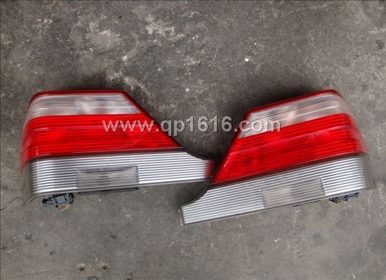 奔驰S500尾灯A1408206664