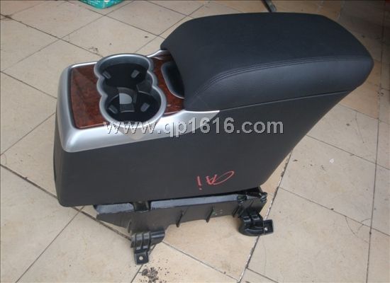 奔驰R500中排马鞍