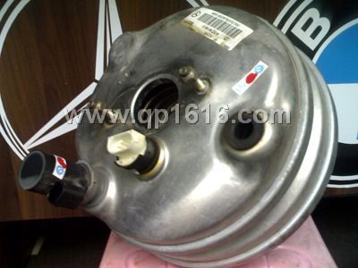 奔驰S500刹车真空助力器