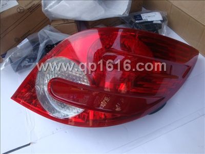 奔驰R500尾灯