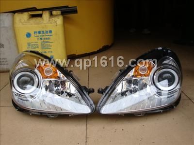 奔驰SLK200大灯