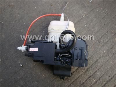 奔驰S600尾盖锁机构